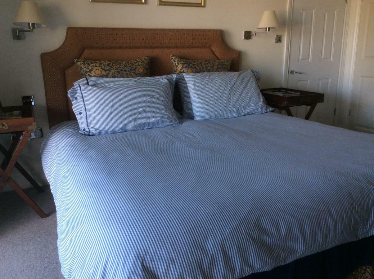 Compass Rose Bed & Breakfast Dartmouth Bagian luar foto