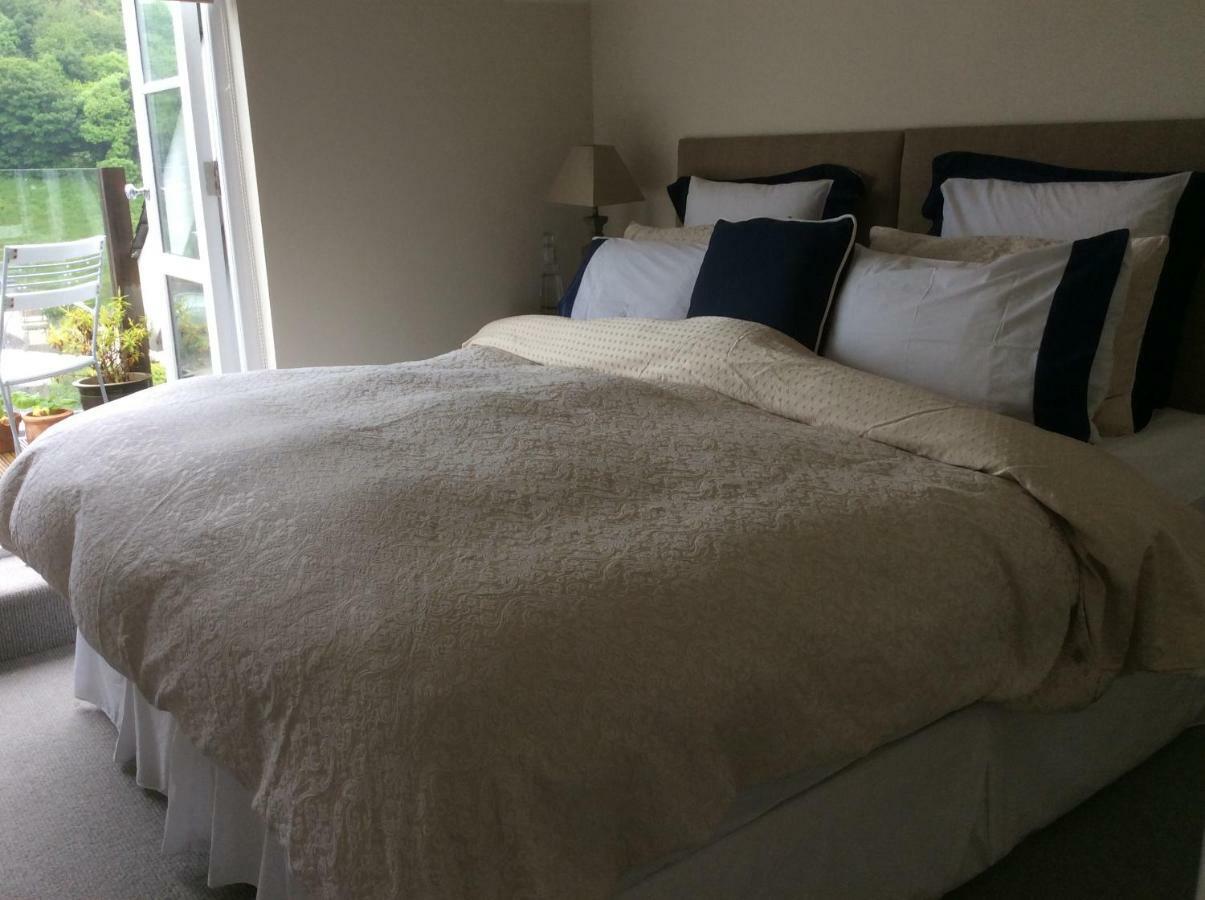 Compass Rose Bed & Breakfast Dartmouth Bagian luar foto